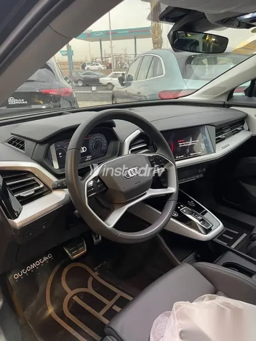 اودي Q5 2025 أسود جديدة للبيع - 2