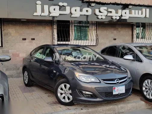 اوبل أسترا 2015 أسود مستعملة للبيع - 1