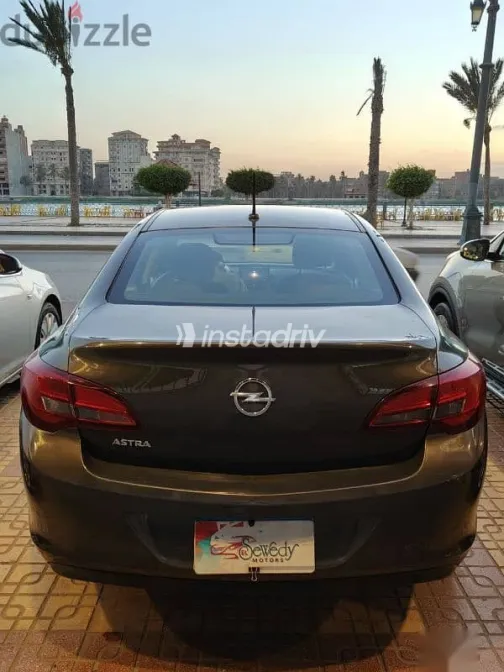 اوبل أسترا 2015 أسود مستعملة للبيع - 4