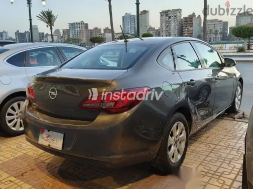 اوبل أسترا 2015 أسود مستعملة للبيع - 5