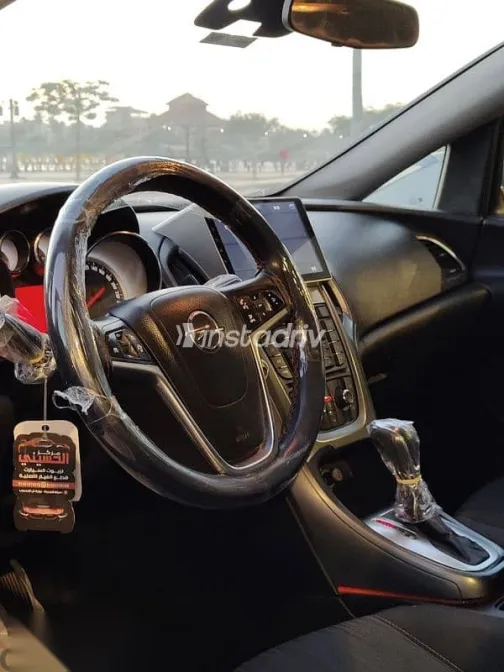 اوبل أسترا 2015 أسود مستعملة للبيع - 8