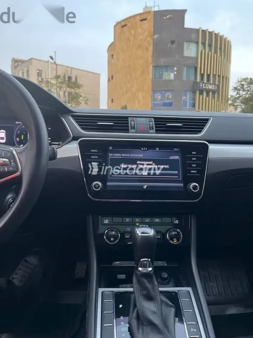 سكودا سوبيرب 2022 أزرق غامق مستعملة للبيع - 2