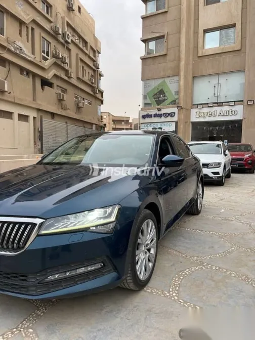 سكودا سوبيرب 2022 أزرق غامق مستعملة للبيع - 4