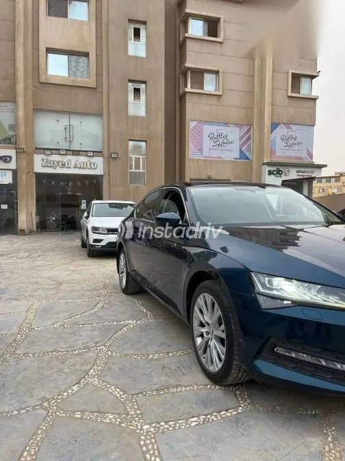 سكودا سوبيرب 2022 أزرق غامق مستعملة للبيع - 7