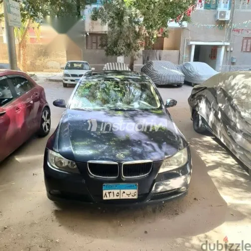 بي ام دبليو 320 2008 أزرق غامق مستعملة للبيع - 1