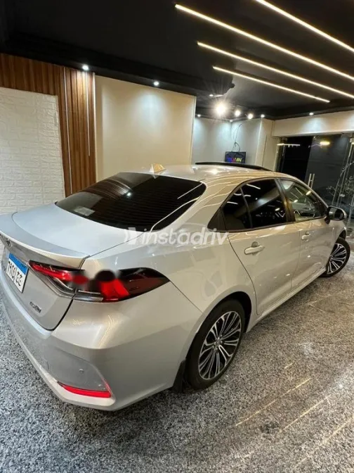 تويوتا كورولا 2020 أبيض مستعملة للبيع - 3