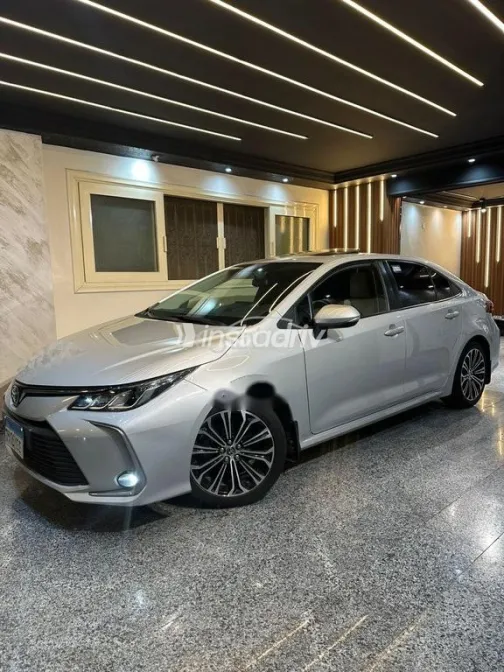 تويوتا كورولا 2020 أبيض مستعملة للبيع - 4