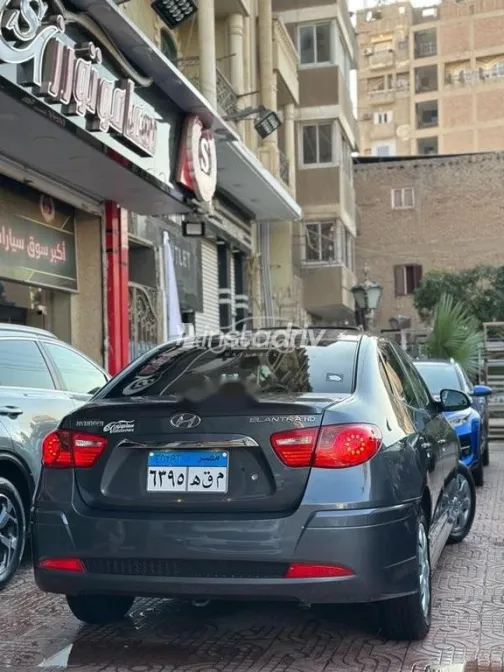 هيونداي إلنترا 2024 رمادي مستعملة للبيع - 2