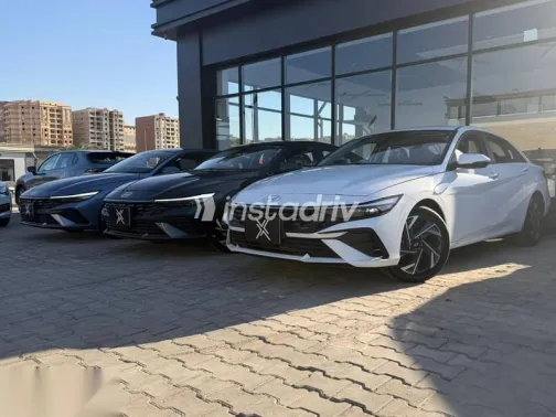 هيونداي إلنترا 2025 رمادي جديدة للبيع - 1