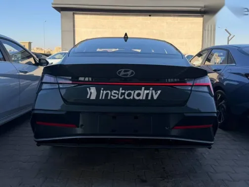 هيونداي إلنترا 2025 رمادي جديدة للبيع - 2