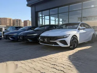 هيونداي إلنترا 2025 رمادي جديدة للبيع