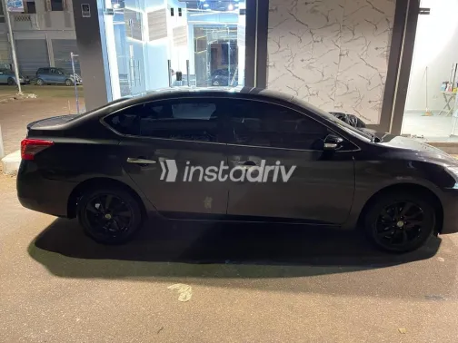 نيسان سنترا 2018 أبيض مستعملة للبيع - 1