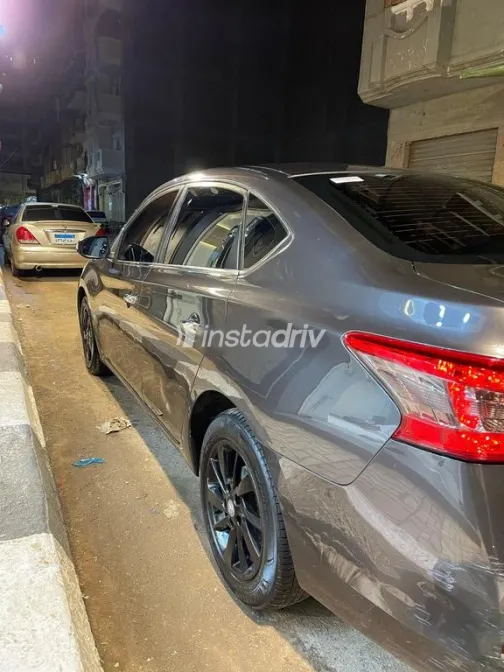 نيسان سنترا 2018 أبيض مستعملة للبيع - 2