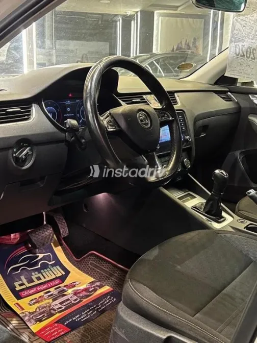 سكودا اوكتافيا 2020 أبيض مستعملة للبيع - 3