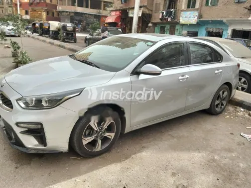 كيا جراند سيراتو 2021 أبيض مستعملة للبيع - 2