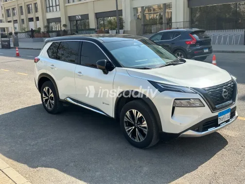نيسان اكس تريل 2023 أبيض مستعملة للبيع - 2