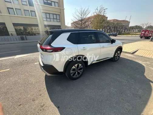 نيسان اكس تريل 2023 أبيض مستعملة للبيع - 7