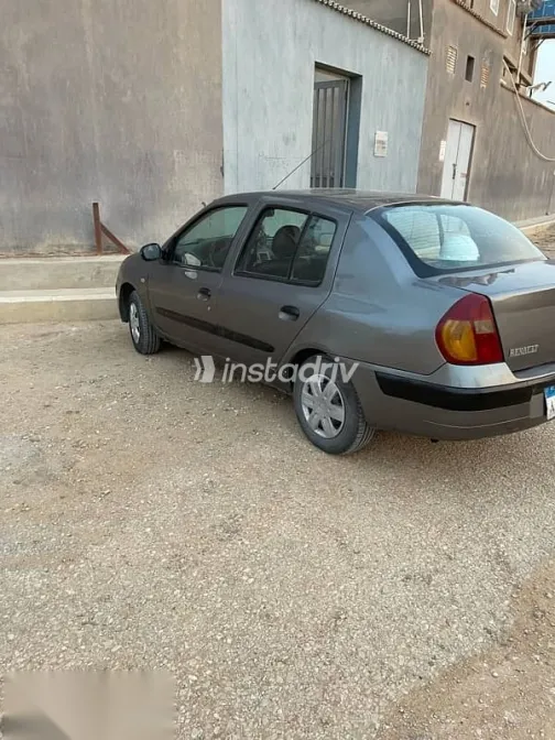 رينو كليو 2002 فضي مستعملة للبيع - 4