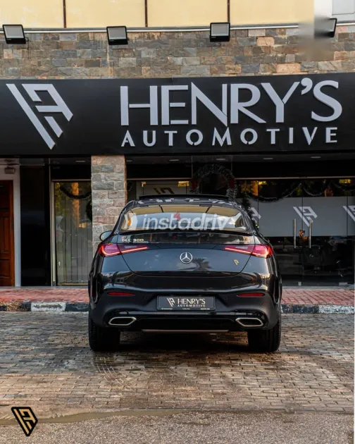 مرسيدس GLC 300 2026 أسود جديدة للبيع - 4