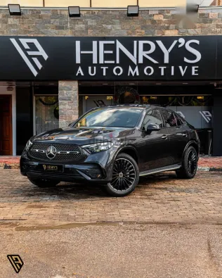 مرسيدس GLC 300 2026 أسود جديدة للبيع
