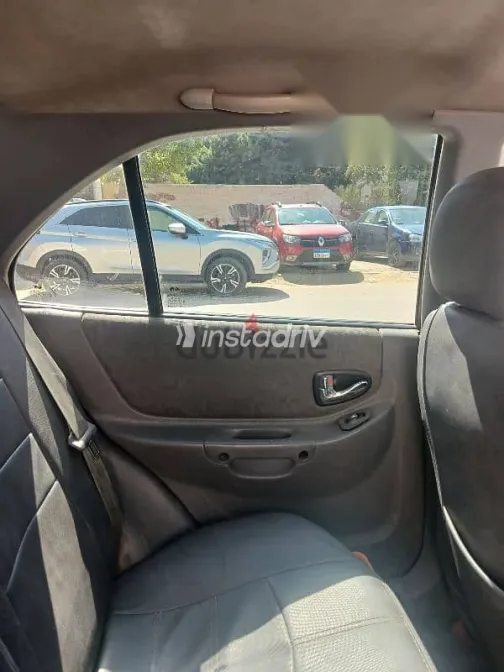 Hyundai Verna 2016 Burgundy Used for Sale - 5