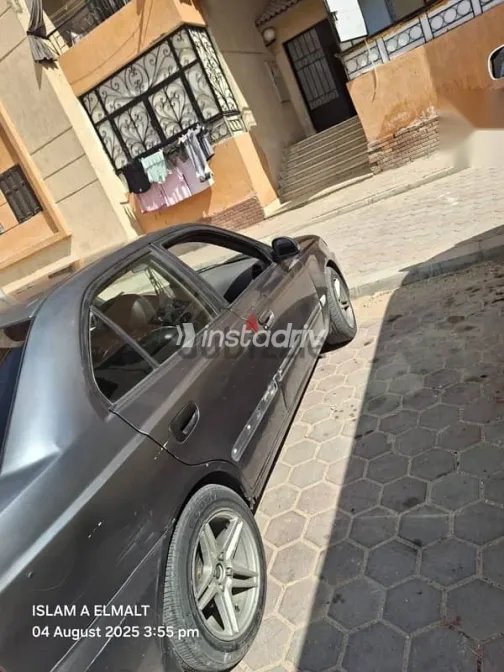 هيونداي فيرنا 2006 فضي مستعملة للبيع - 3