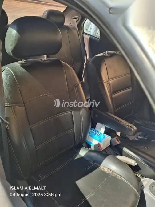 هيونداي فيرنا 2006 فضي مستعملة للبيع - 7