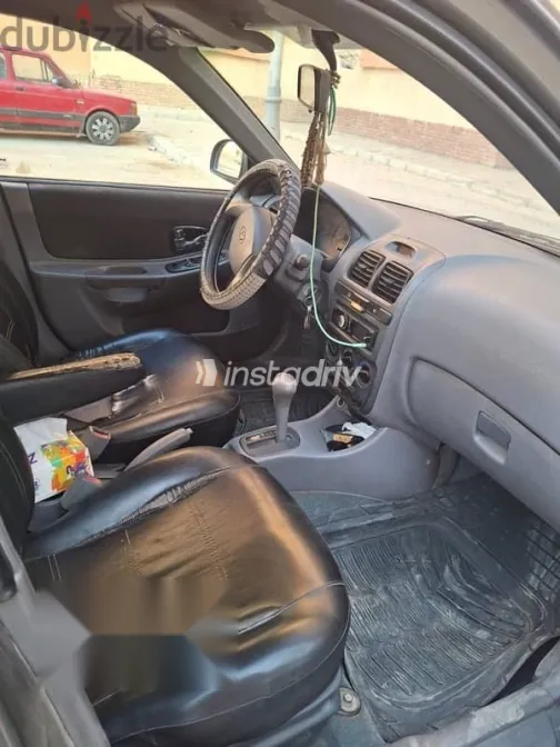 هيونداي فيرنا 2006 فضي مستعملة للبيع - 8