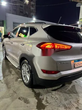 هيونداي توسان 2017 فضي مستعملة للبيع