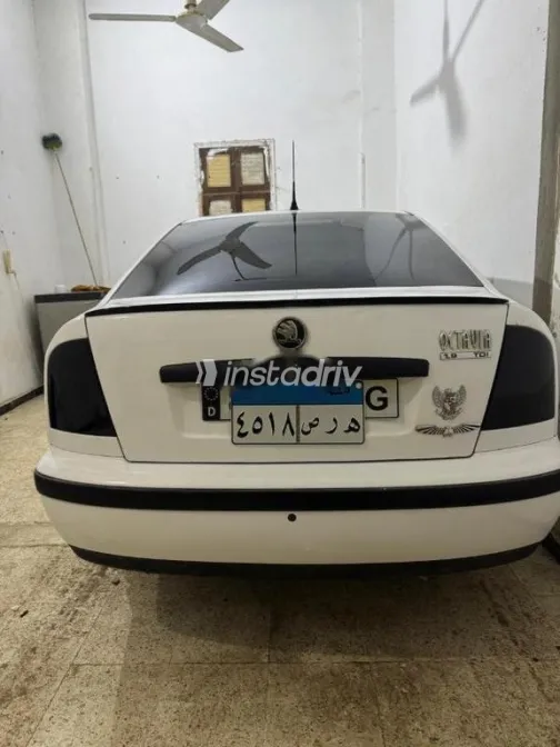 سكودا اوكتافيا A4 2000 أبيض مستعملة للبيع - 2