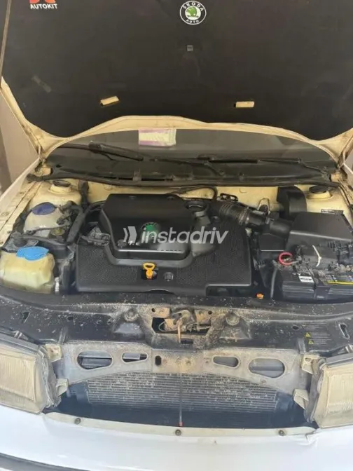 سكودا اوكتافيا A4 2000 أبيض مستعملة للبيع - 4