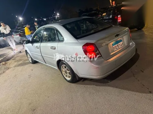 شيفروليه أوبترا 2007 فضي مستعملة للبيع - 4