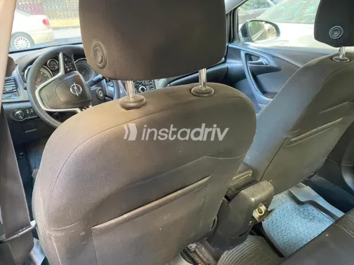 اوبل أسترا 2016 أبيض مستعملة للبيع - 1