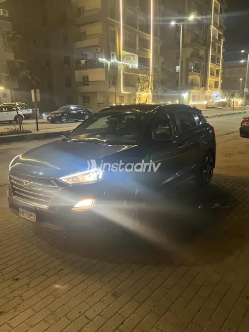 هيونداي توسان 2019 رمادي غامق مستعملة للبيع - 1