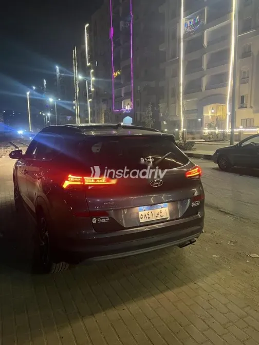 هيونداي توسان 2019 رمادي غامق مستعملة للبيع - 3