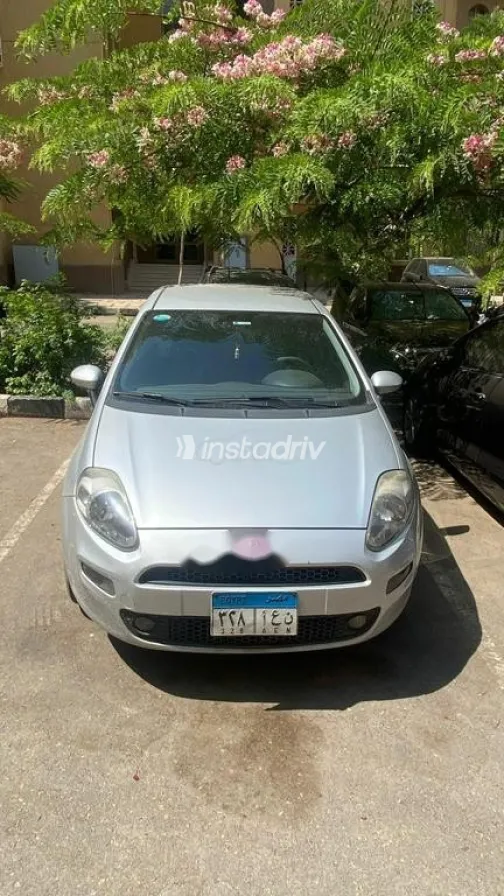 فيات بونتو ايفو 2015 فضي مستعملة للبيع - 2