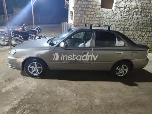 هيونداي فيرنا 2014 رمادي غامق مستعملة للبيع - 2