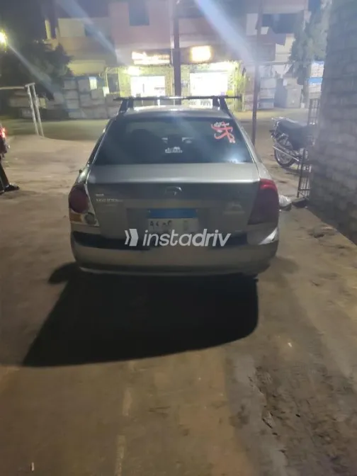 هيونداي فيرنا 2014 رمادي غامق مستعملة للبيع - 4