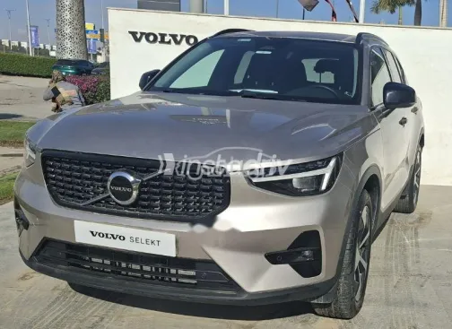 فولفو XC 40 2024 بيج مستعملة للبيع - 1