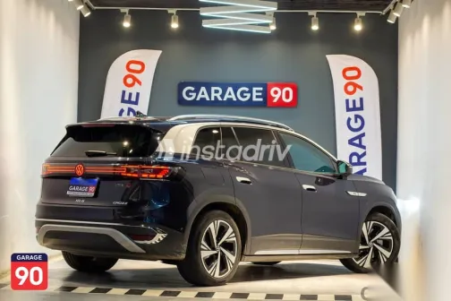 فولكس فاغن اي دي 6 2023 أزرق غامق مستعملة للبيع - 2