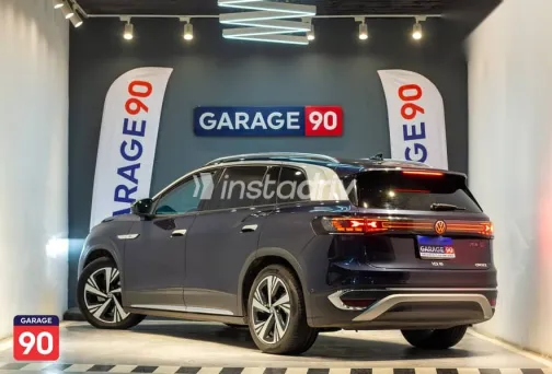 فولكس فاغن اي دي 6 2023 أزرق غامق مستعملة للبيع - 3