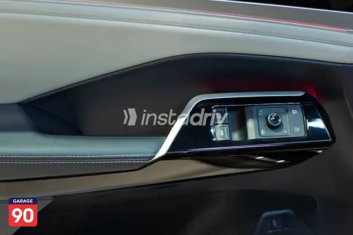 فولكس فاغن اي دي 6 2023 أزرق غامق مستعملة للبيع - 6