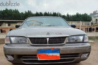 نيسان صنى 2000 أبيض مستعملة للبيع