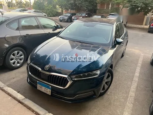 سكودا اوكتافيا 2021 أزرق غامق مستعملة للبيع - 1