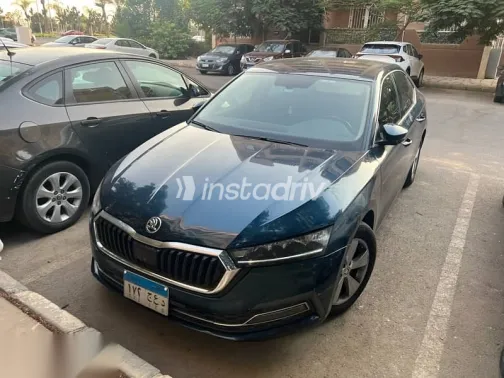 سكودا اوكتافيا 2021 أزرق غامق مستعملة للبيع - 2