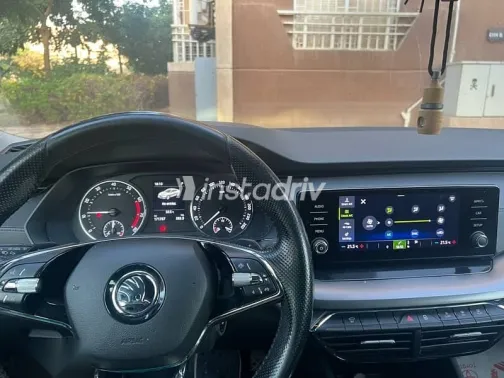 سكودا اوكتافيا 2021 أزرق غامق مستعملة للبيع - 4