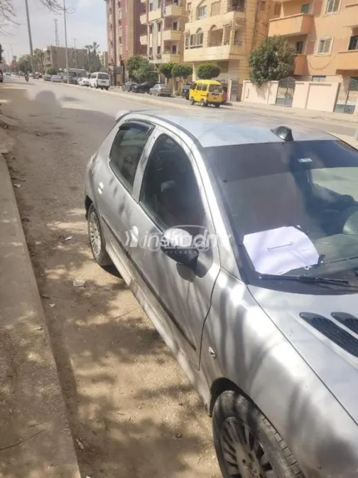 بيجو 206 2026 فضي مستعملة للبيع - 3