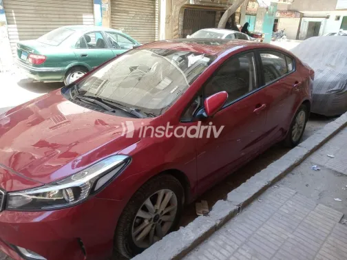 كيا سيراتو 2017 أبيض مستعملة للبيع - 4