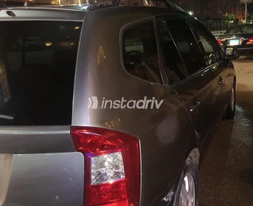 كيا كارينز 2010 رمادي غامق مستعملة للبيع - 2