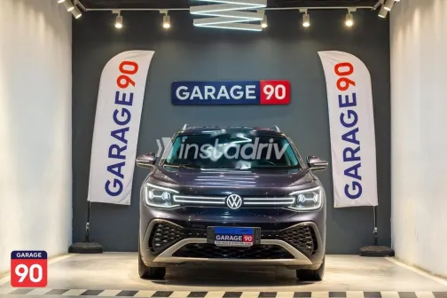 فولكس فاغن اي دي 6 2023 أزرق غامق مستعملة للبيع - 1